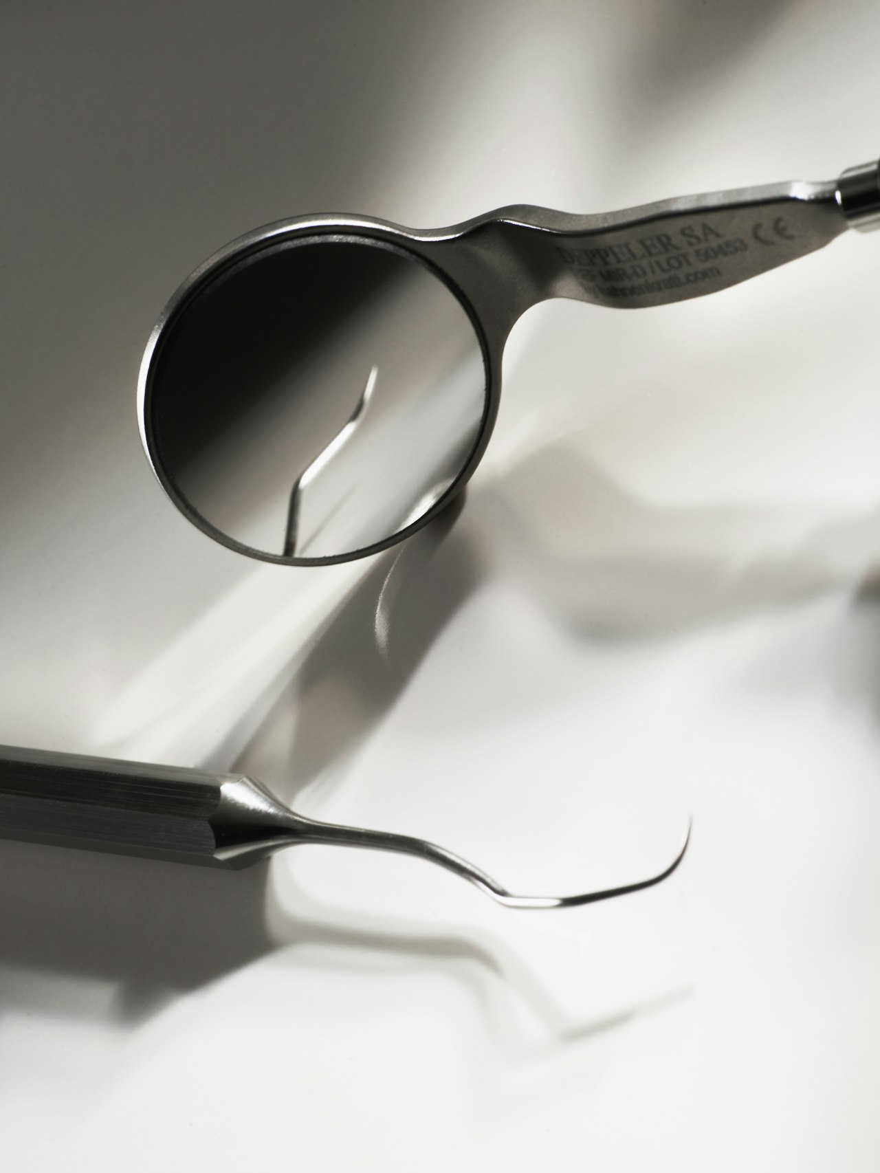 Instrumental odontológico esterilizado — espelho e sonda